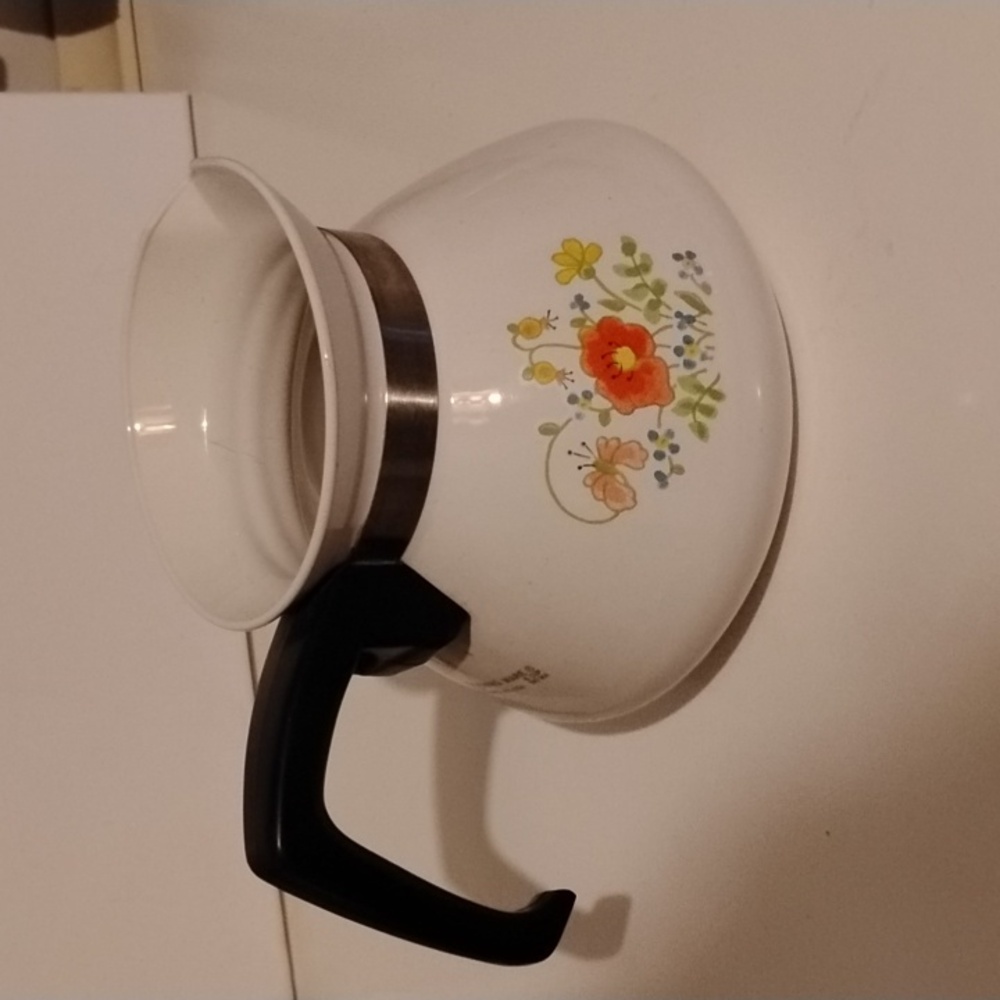 Corning ware P-104  6 cup coffee or tea pot. Missing lid